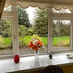 Countryside Escape, 4 Bedroom, 8 Single Beds, Free Parking & Wifi Near New Walkway *
