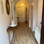 4 Bedroom, 8 Single Beds, With Free Parking & Wifi Near New Walkway