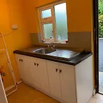 Countryside Escape, 4 Bedroom, 8 Single Beds, Free Parking & Wifi Near New Walkway Holiday home