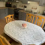 4 Bedroom, 8 Single Beds, With Free Parking & Wifi Near New Walkway