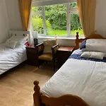 Countryside Escape, 4 Bedroom, 8 Single Beds, Free Parking & Wifi Near New Walkway Holiday home *