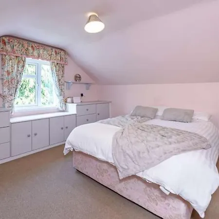 5 Bedroom House With Free Parking Near New Walkway Navan