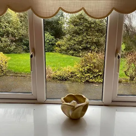 Nyaraló Countryside Escape, 4 Bedroom, 8 Single Beds, Free Parking & Wifi Near New Walkway *