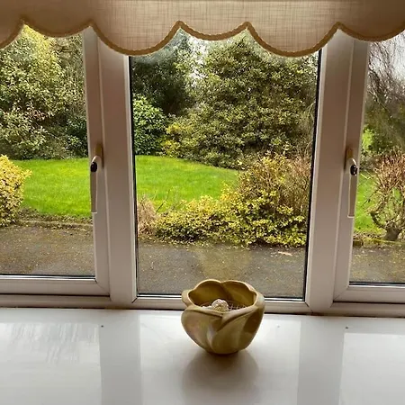 Holiday home 5 Bedroom House With Free Parking Near New Walkway *