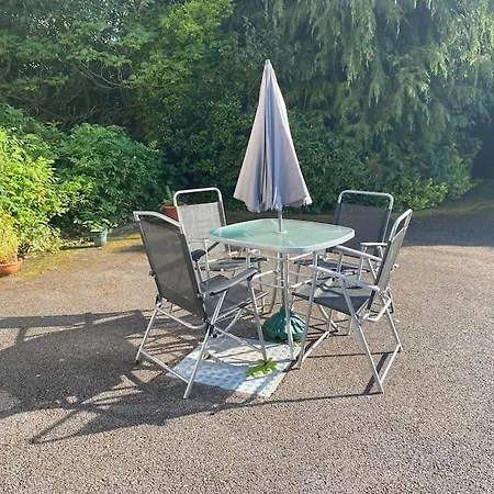 5 Bedroom House With Free Parking Near New Walkway Holiday home *