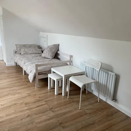 4 Bedroom, 8 Single Beds, With Free Parking & Wifi Near New Walkway Nyaraló *