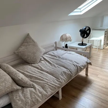 4 Bedroom, 8 Single Beds, With Free Parking & Wifi Near New Walkway