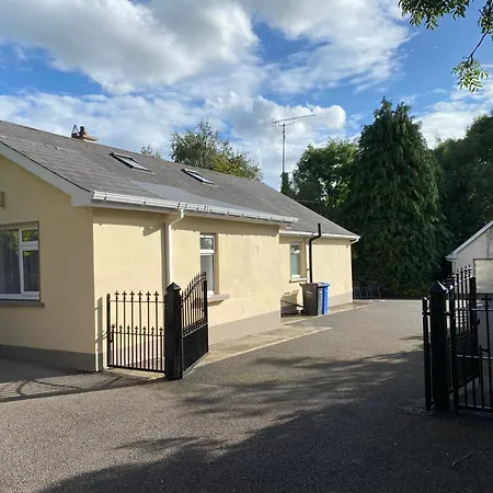 Holiday home Countryside Escape, 4 Bedroom, 8 Single Beds, Free Parking & Wifi Near New Walkway