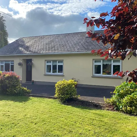 5 Bedroom House With Free Parking Near New Walkway *