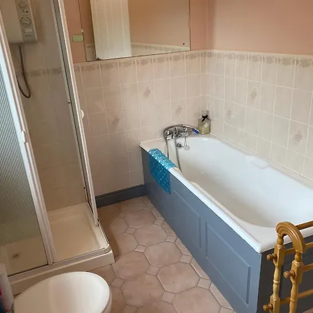 4 Bedroom, 8 Single Beds, With Free Parking & Wifi Near New Walkway בית נופש נאבאן