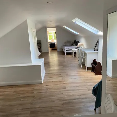 4 Bedroom, 8 Single Beds, With Free Parking & Wifi Near New Walkway * Navan