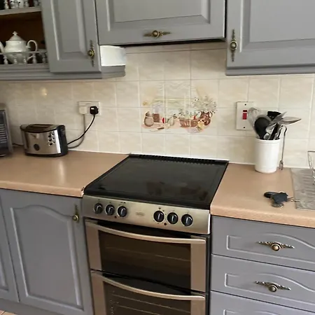 בית נופש 4 Bedroom, 8 Single Beds, With Free Parking & Wifi Near New Walkway *