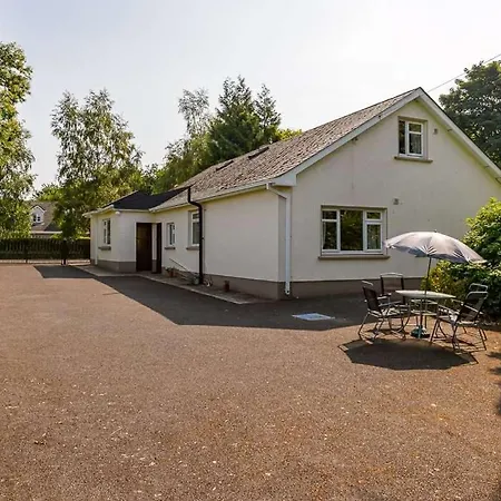 בית נופש 4 Bedroom, 8 Single Beds, With Free Parking & Wifi Near New Walkway נאבאן