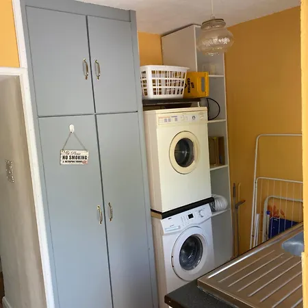 4 Bedroom, 8 Single Beds, With Free Parking & Wifi Near New Walkway * נאבאן