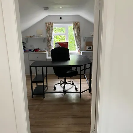 4 Bedroom, 8 Single Beds, With Free Parking & Wifi Near New Walkway בית נופש נאבאן