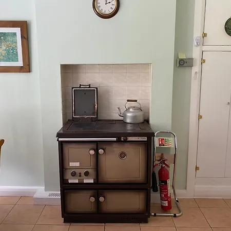 Nyaraló 4 Bedroom, 8 Single Beds, With Free Parking & Wifi Near New Walkway Navan