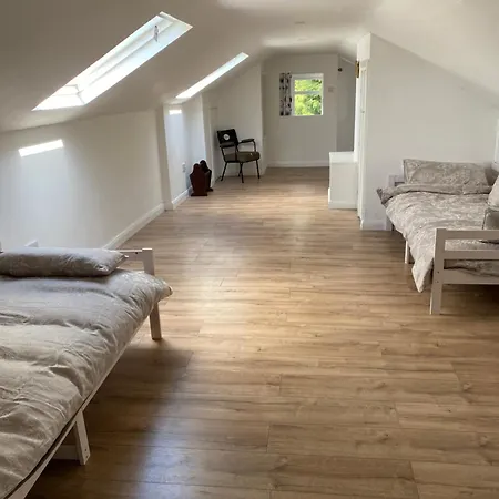 Сasa de vacaciones Countryside Escape, 4 Bedroom, 8 Single Beds, Free Parking & Wifi Near New Walkway