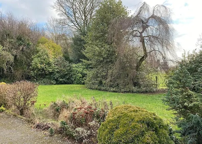 4 Bedroom, 8 Single Beds, With Free Parking & Wifi Near New Walkway Navan