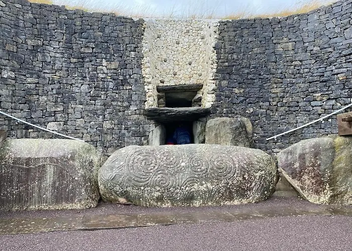 4 Bedroom, 8 Single Beds, With Free Parking & Wifi Near New Walkway Hébergement de vacances *