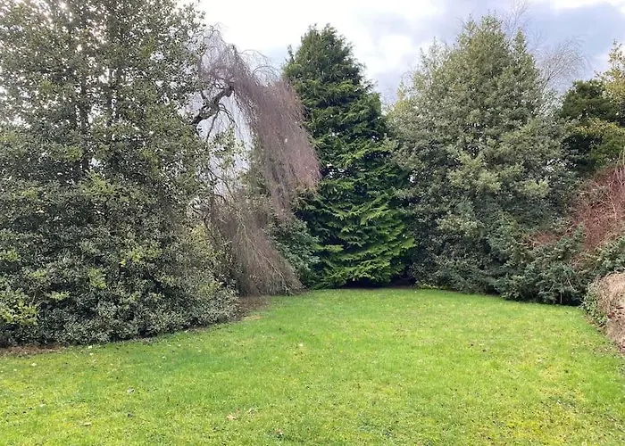 Hébergement de vacances 4 Bedroom, 8 Single Beds, With Free Parking & Wifi Near New Walkway