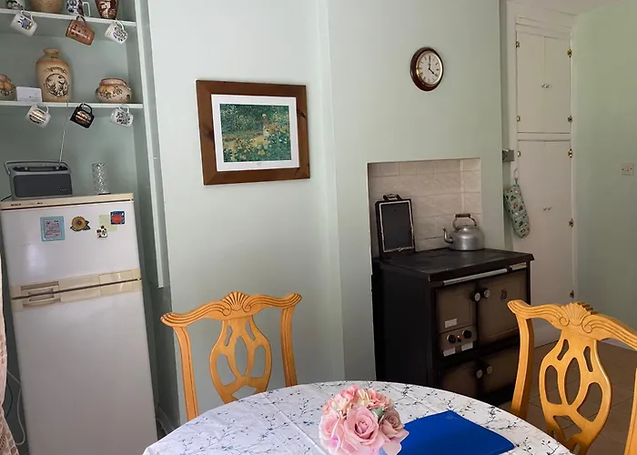 Hébergement de vacances 4 Bedroom, 8 Single Beds, With Free Parking & Wifi Near New Walkway