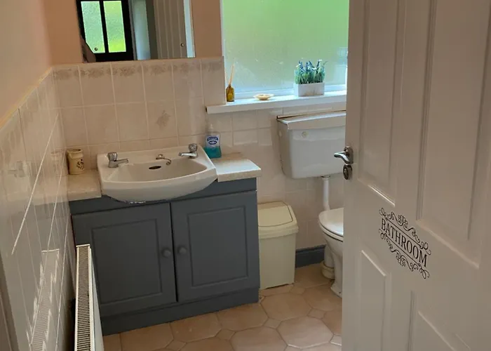 4 Bedroom, 8 Single Beds, With Free Parking & Wifi Near New Walkway * Navan