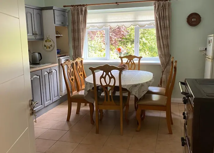 4 Bedroom, 8 Single Beds, With Free Parking & Wifi Near New Walkway Nyaraló Navan