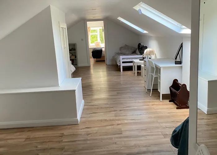 4 Bedroom, 8 Single Beds, With Free Parking & Wifi Near New Walkway * Navan