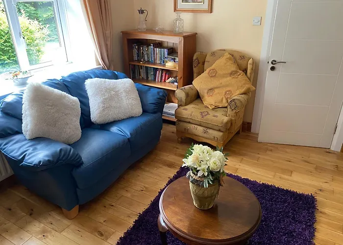 4 Bedroom, 8 Single Beds, With Free Parking & Wifi Near New Walkway Hébergement de vacances