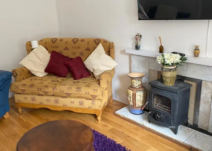 Nyaraló 4 Bedroom, 8 Single Beds, With Free Parking & Wifi Near New Walkway *