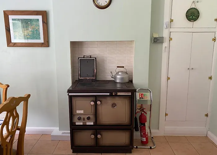 Hébergement de vacances 4 Bedroom, 8 Single Beds, With Free Parking & Wifi Near New Walkway Navan