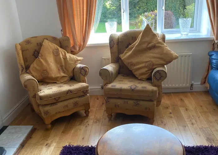 4 Bedroom, 8 Single Beds, With Free Parking & Wifi Near New Walkway Hébergement de vacances Navan